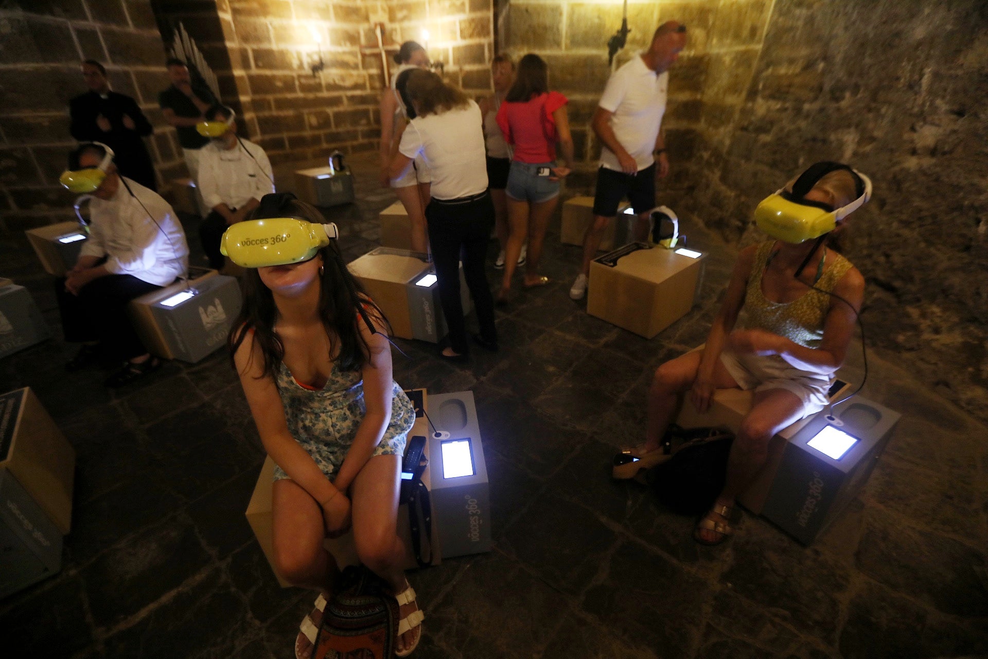 Fotos: gran expectación para la nueva experiencia inmersiva en la Catedral de Cádiz