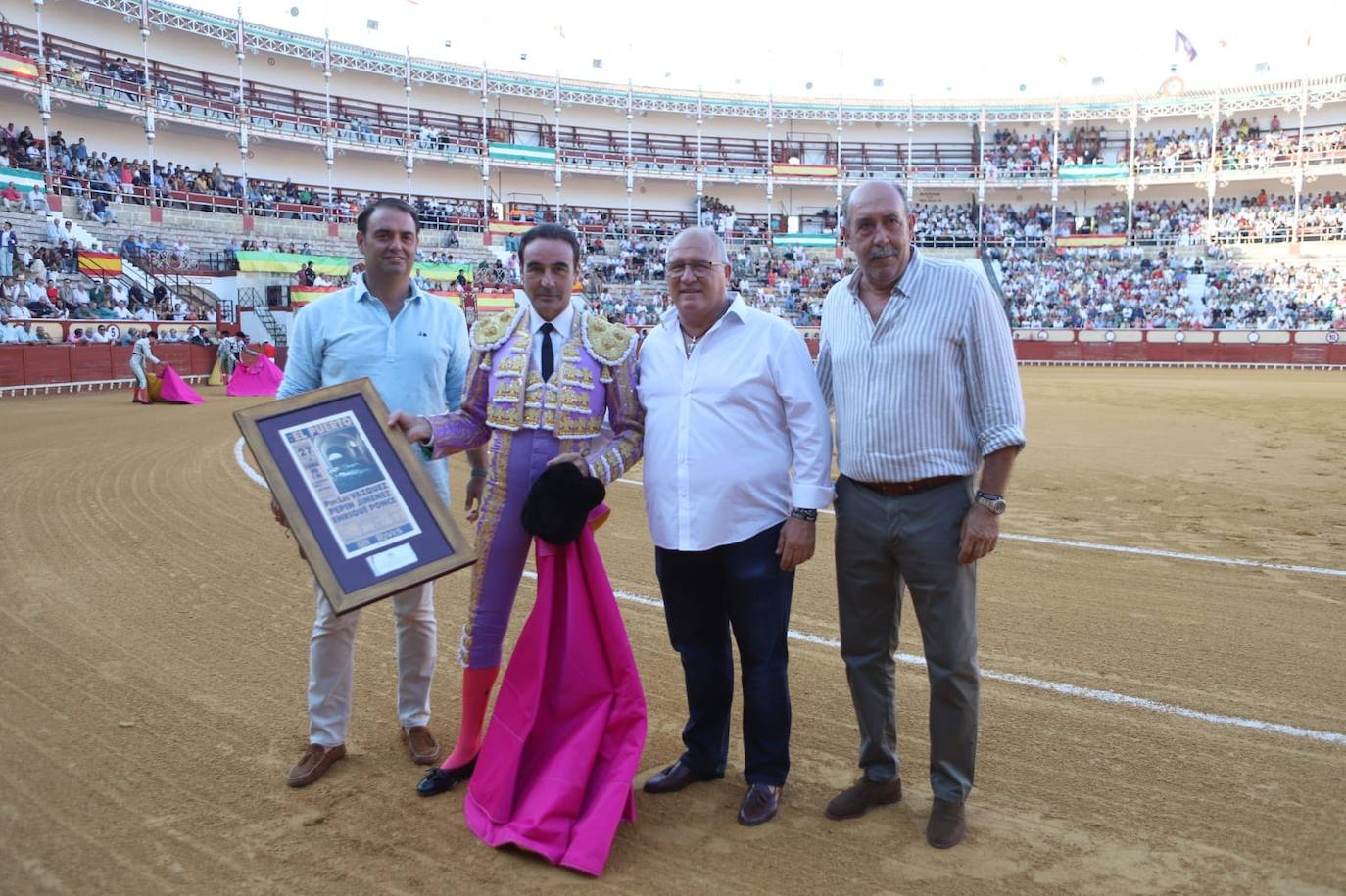 Carlos Zúñiga, empresario de Circuitos Taurinos, Enrique Ponce, Jesús Parra, presidente de `De Sal y Oro´y Carmelo Navarro, concejal de la Plaza de Toros.