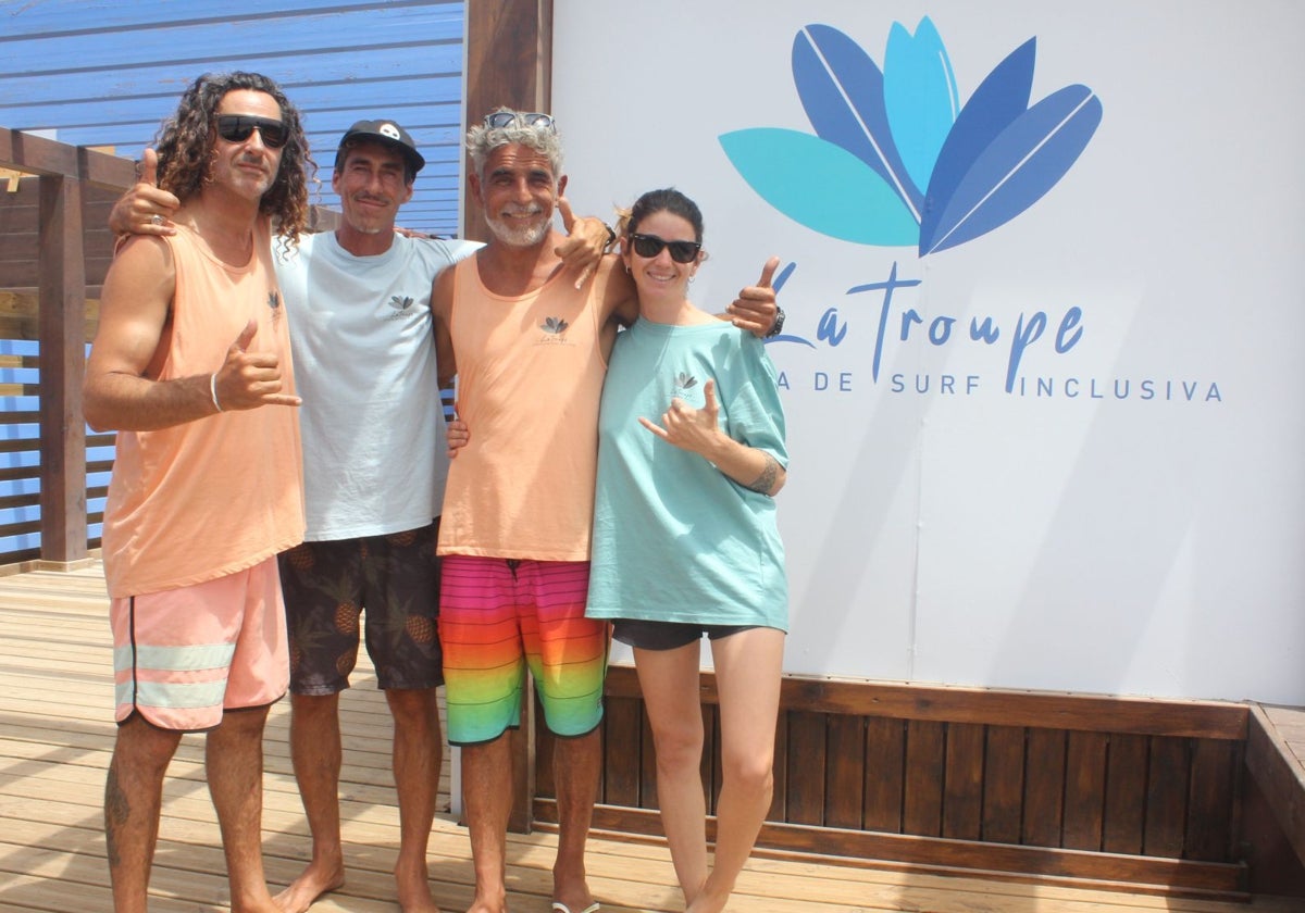 Al paraíso gaditano del surf «le falta espacio y le sobra postureo»