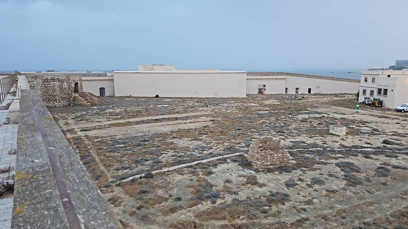 Fotos: Así ha sido la puesta a punto del castillo de San Sebastián de Cádiz de cara a su reapertura