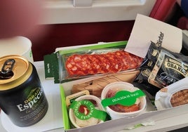 Coge un vuelo a Jerez y le ponen chorizo, queso y cerveza gratis: «Iberia, poneos las pilas»