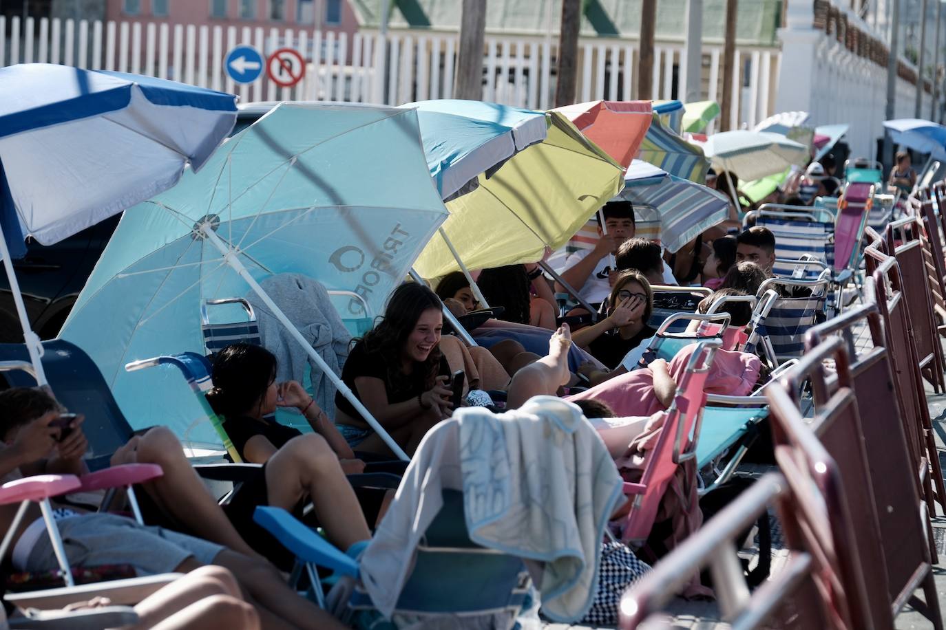 Fotos: Cádiz hace cola para el concierto de Omar Montes