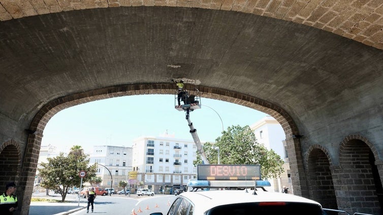 Reparación de urgencia en las Puertas de Tierra en Cádiz