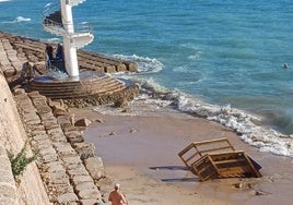 La ingobernable escalera de caracol de la playa Santa María del Mar de Cádiz