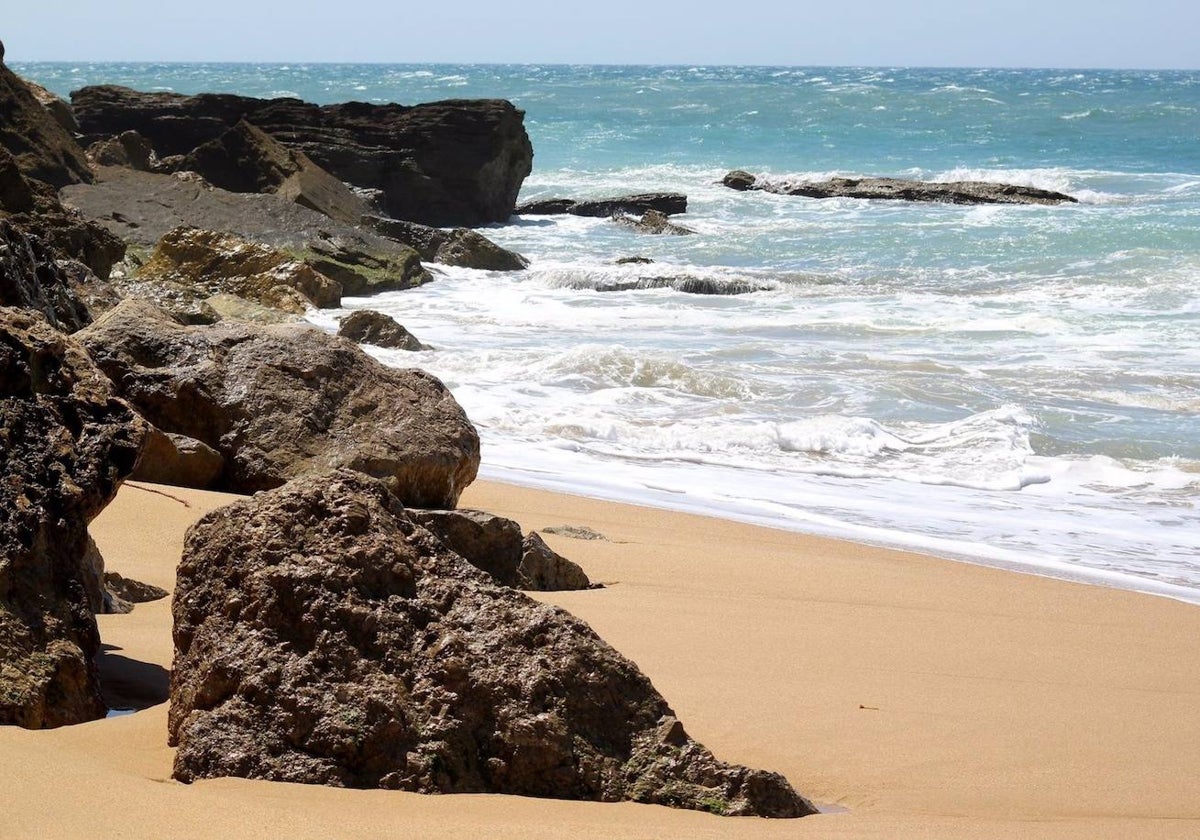 Fallece un bañista en la playa de Los Caños de Meca en Barbate