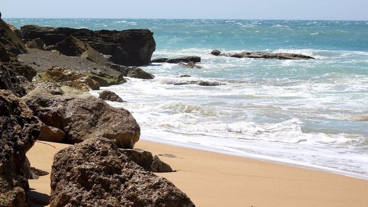 Fallece un bañista en la playa de Los Caños de Meca en Barbate