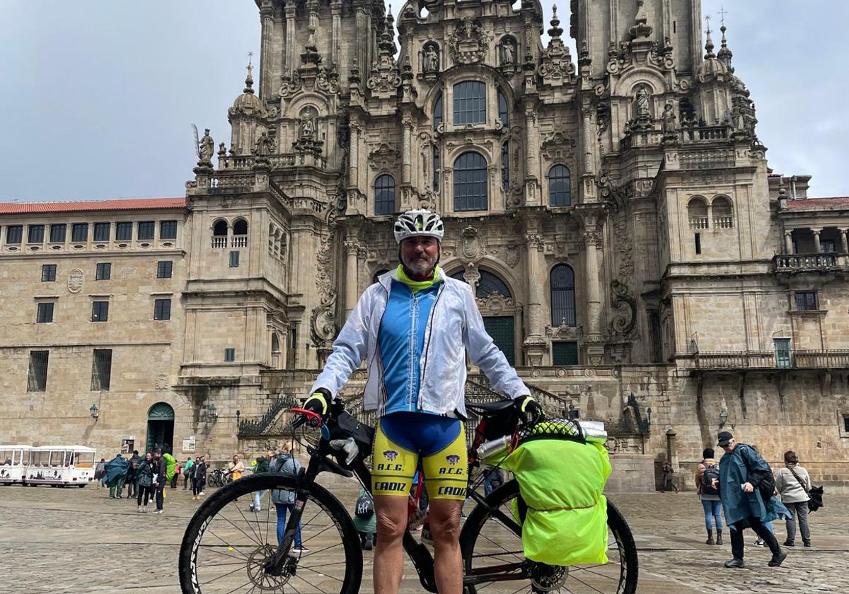 Jerónimo Vicente Ruiz tras llegar a la plaza del Obradoiro