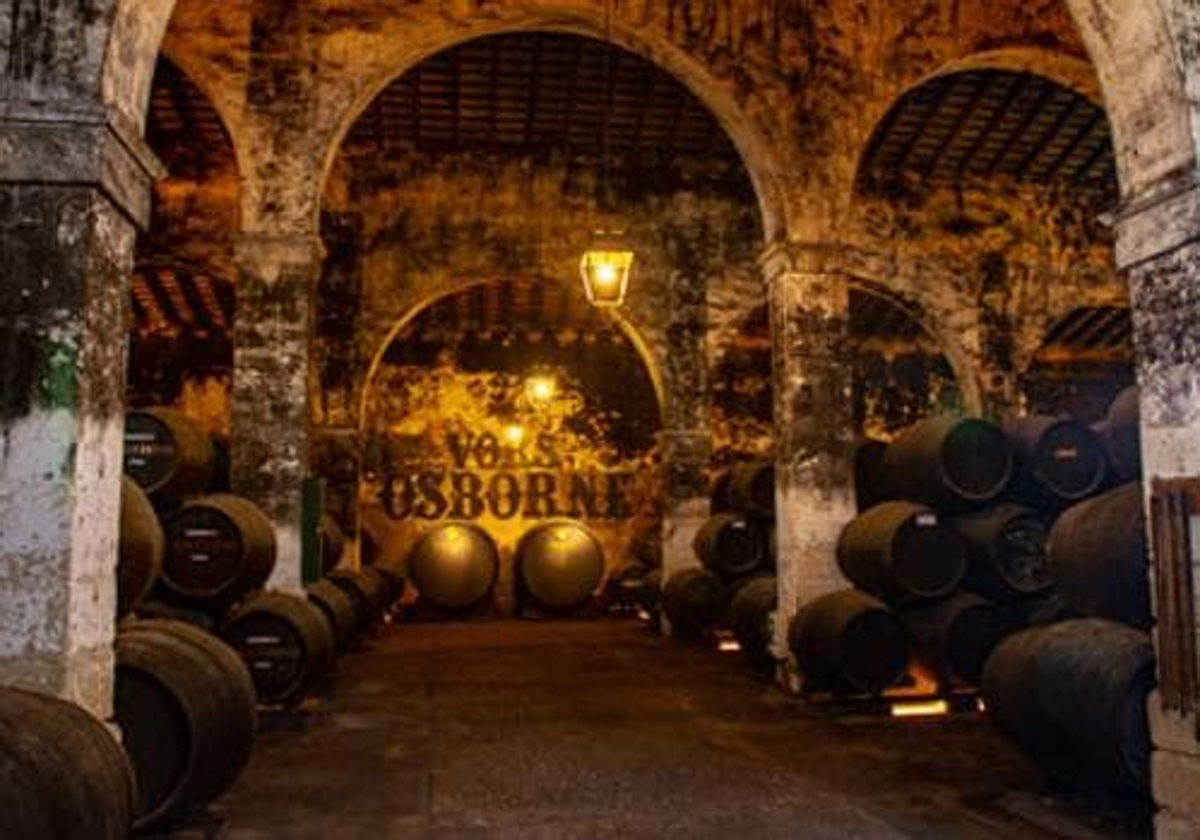 La visita a la bodega de Osborne permite hacer una cata de caldos