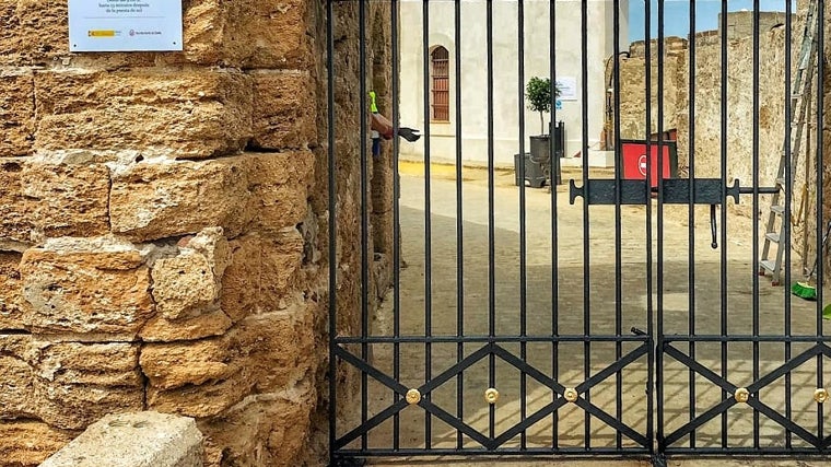 El Ayuntamiento de Cádiz aprieta fuerte en el pulso que mantiene con la escalera de caracol de Santa María del Mar