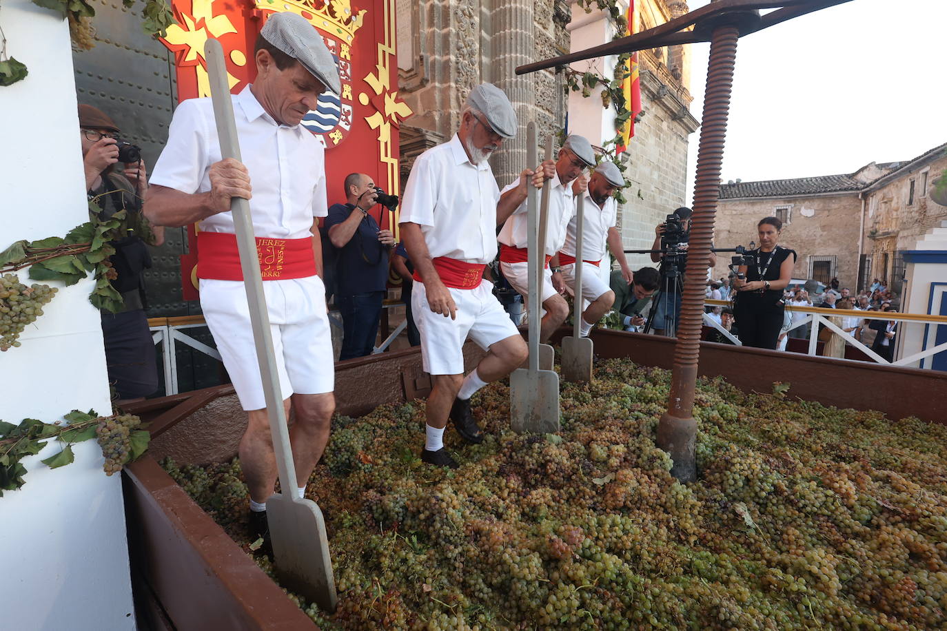 Fotos: Así ha sido la ceremonia de la Pisa de la Uva en el Reducto de la Catedral de Jerez