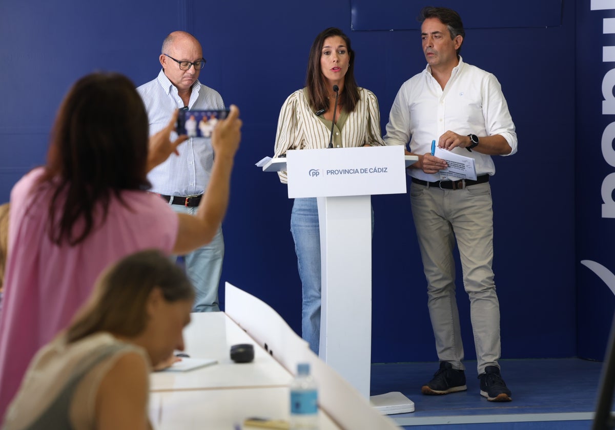 Auxiliadora Izquierdo, José Ignacio González y Antonio Saldaña, en rueda de prensa este martes.