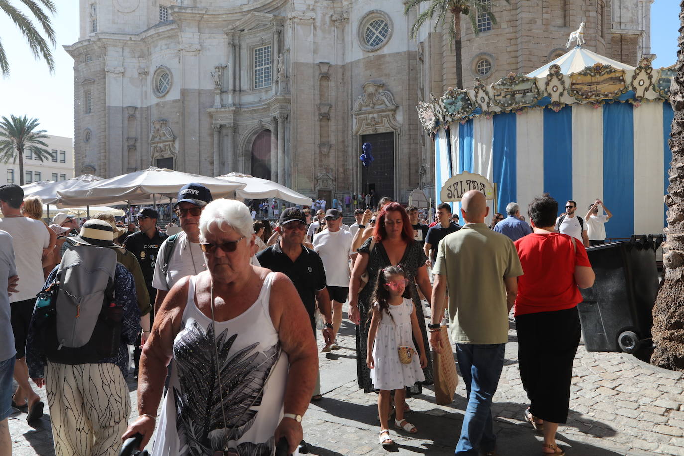 Fotos: Desembarco masivo de turistas en Cádiz con más de 9.200 cruceristas