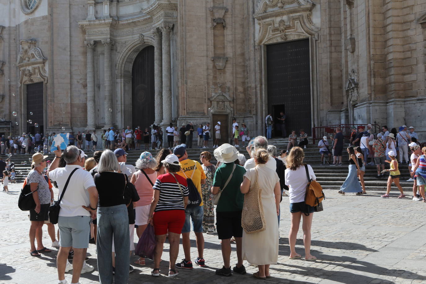 Fotos: Desembarco masivo de turistas en Cádiz con más de 9.200 cruceristas