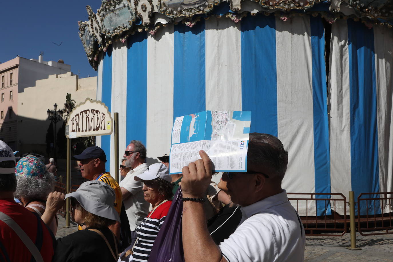 Fotos: Desembarco masivo de turistas en Cádiz con más de 9.200 cruceristas