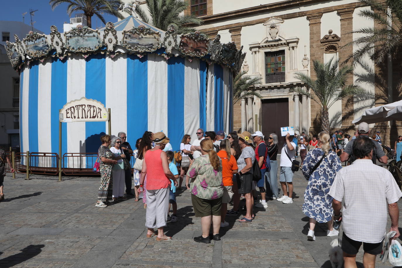 Fotos: Desembarco masivo de turistas en Cádiz con más de 9.200 cruceristas