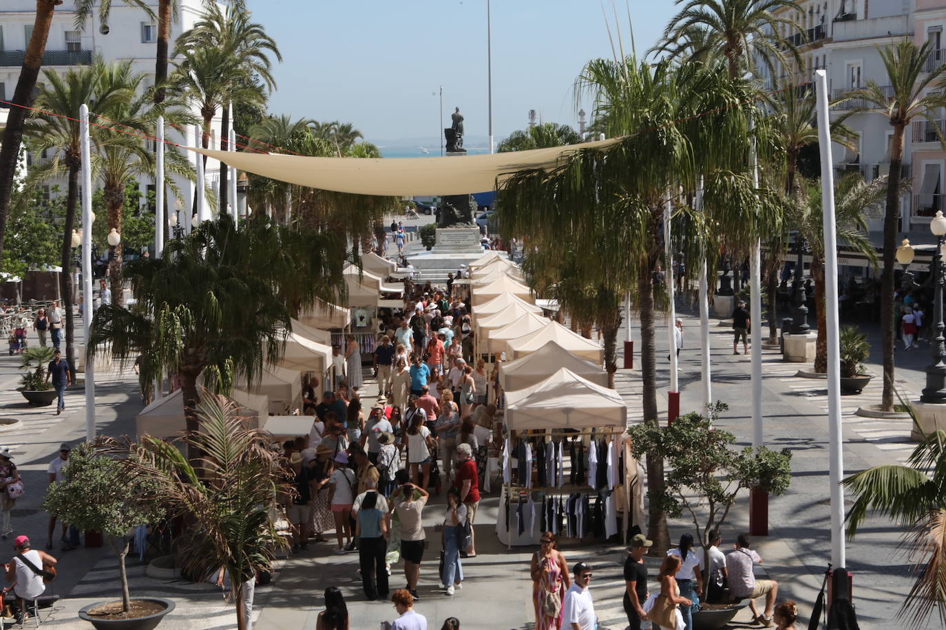 Fotos: Desembarco masivo de turistas en Cádiz con más de 9.200 cruceristas