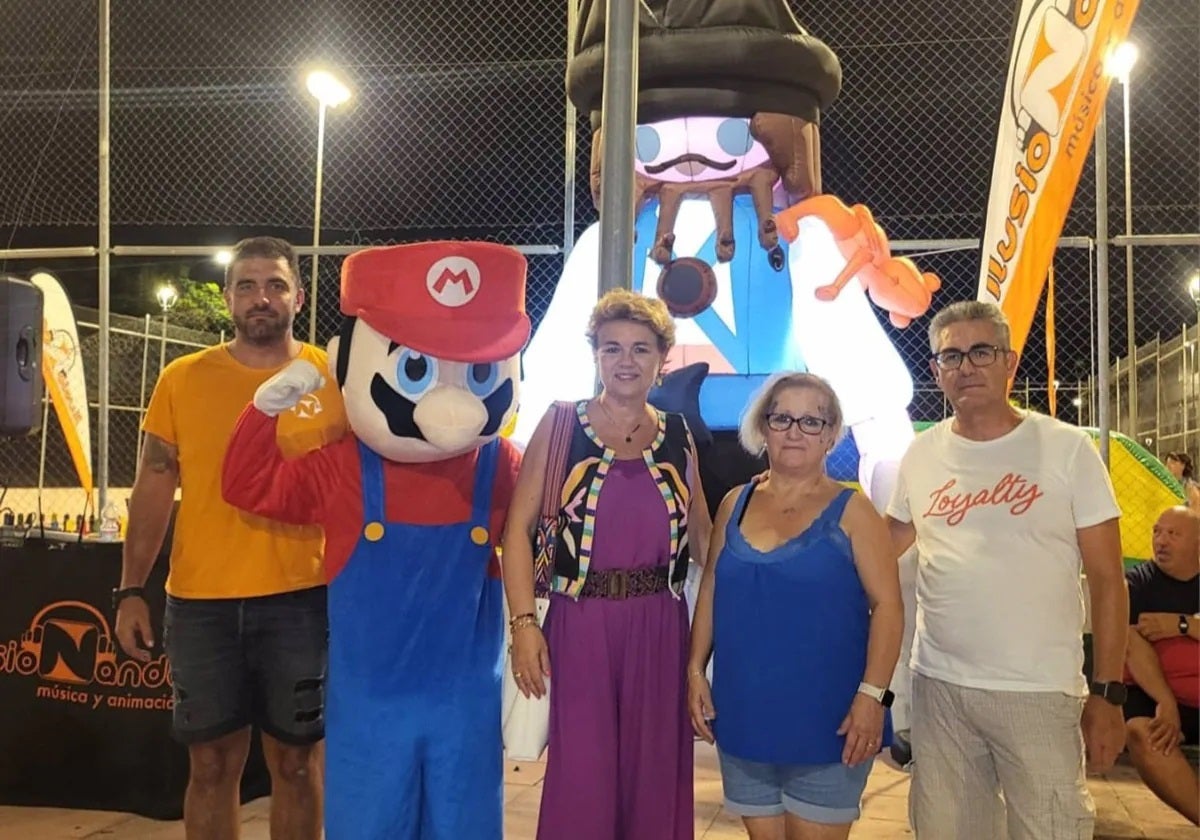 Autoridades presentes en la Gran Fiesta Infantil celebrada en la barriada de Los Frailes de El Puerto.