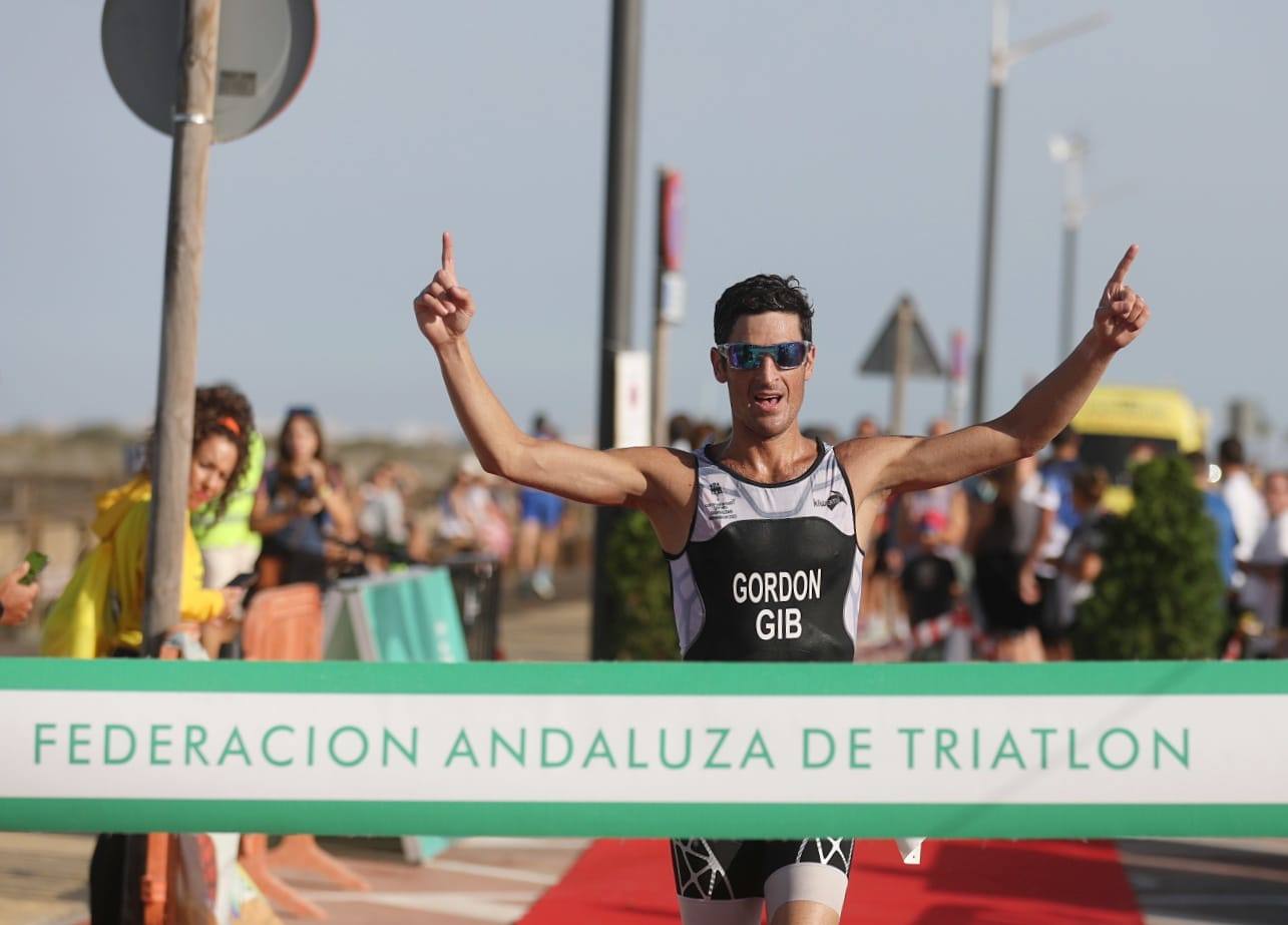 Fotos: ¿Has participado en el V Triatlón Ciudad de San Fernando? 750 metros a nado, 20 kilómetros en bici y 5 kilómetros de carrera