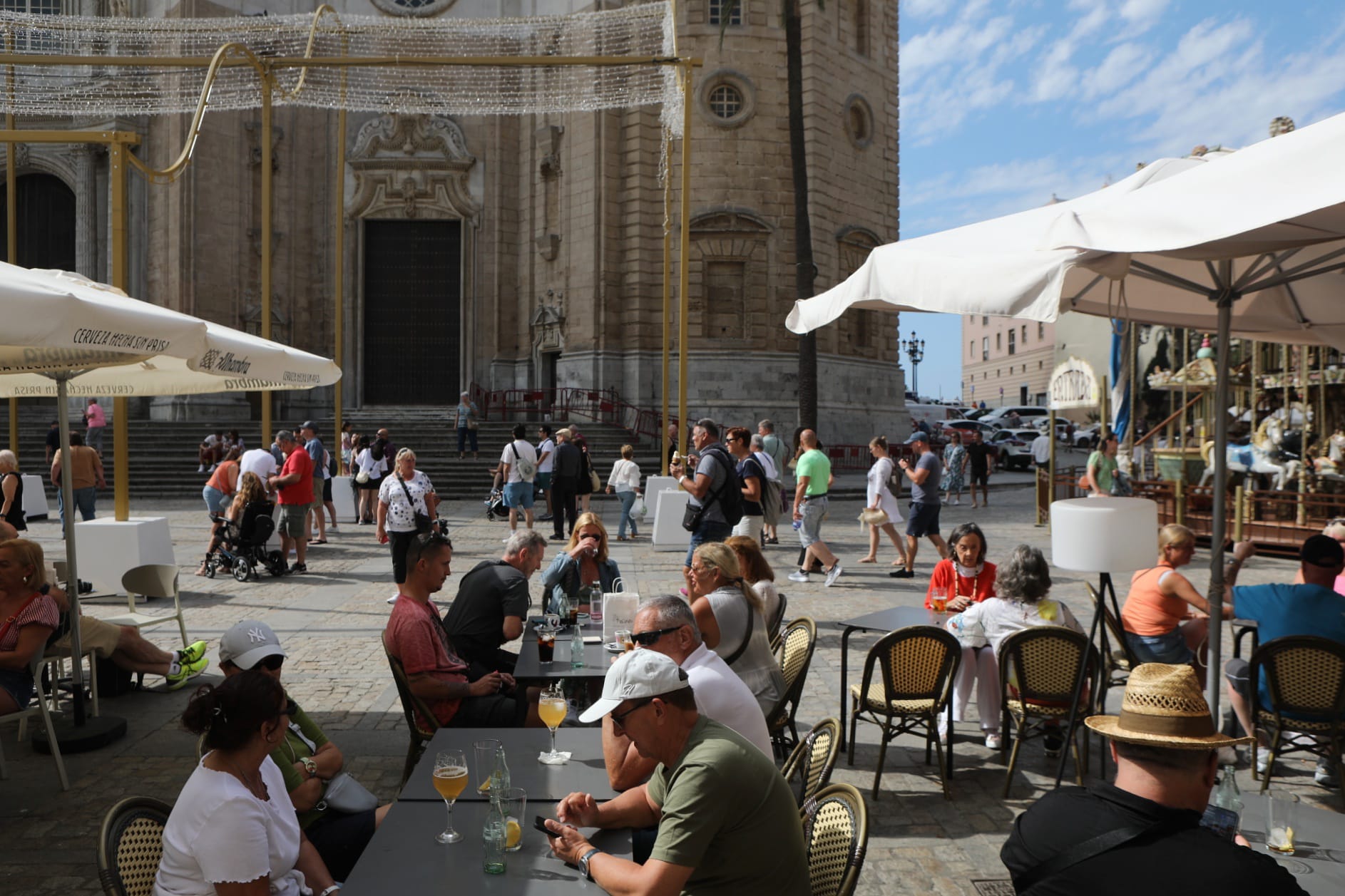 Casi 10.000 cruceristas se hacen notar en Cádiz este miércoles