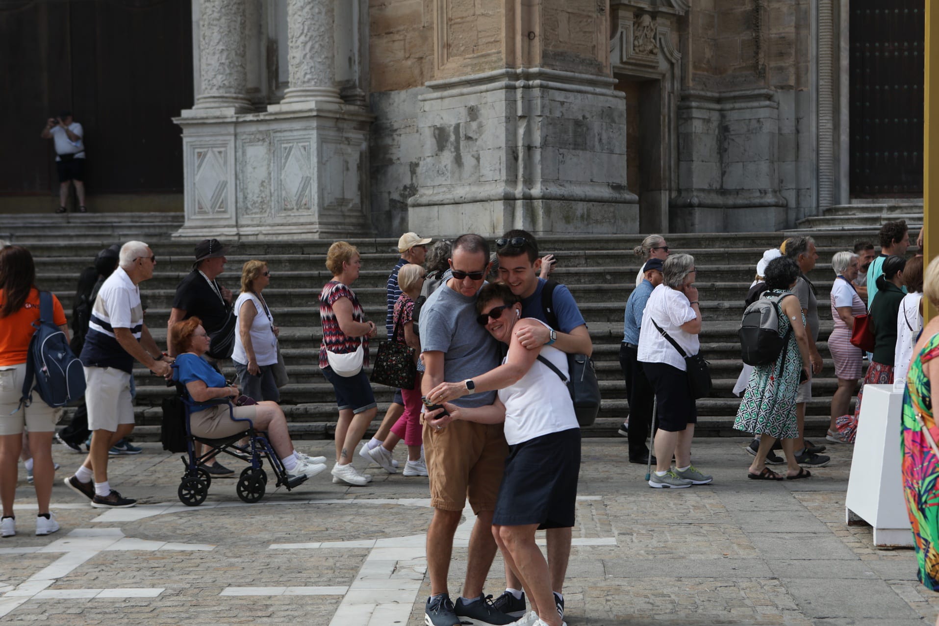 Casi 10.000 cruceristas se hacen notar en Cádiz este miércoles