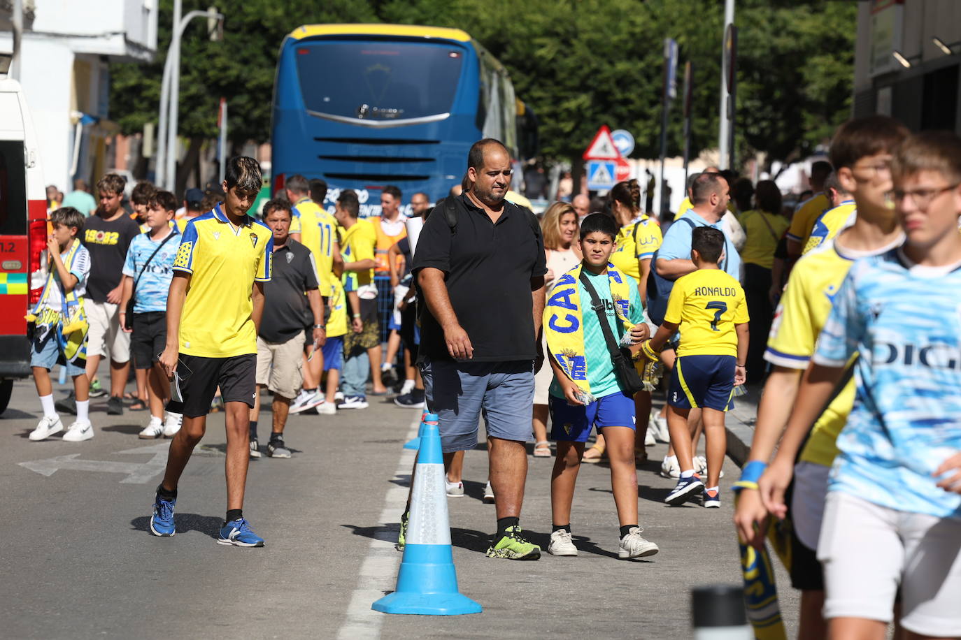 Fotos: ambiente en la previa del partido Cádiz CF-Racing de Ferrol