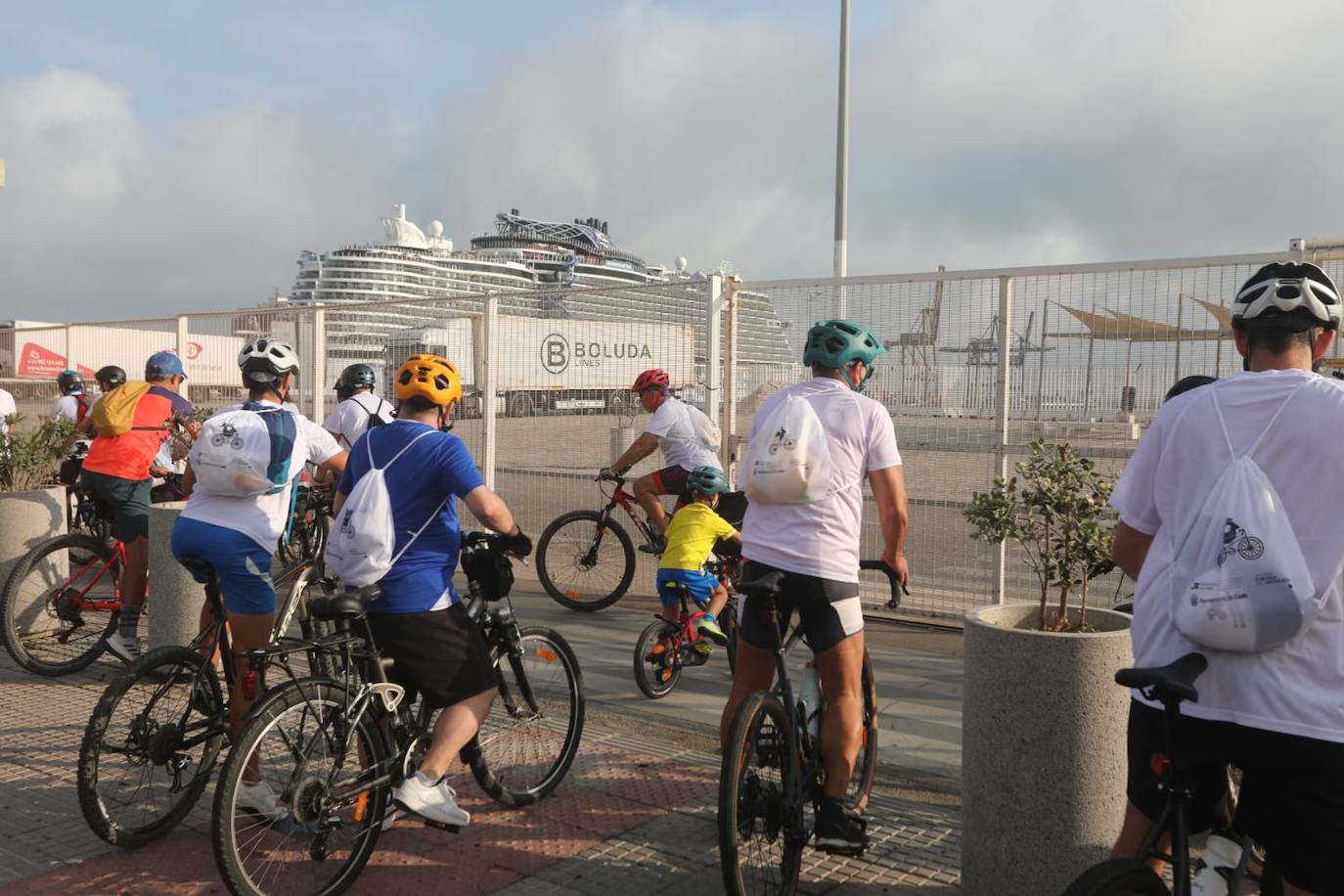 Cádiz apuesta por la bicicleta en una marcha en el Día Europeo sin coches