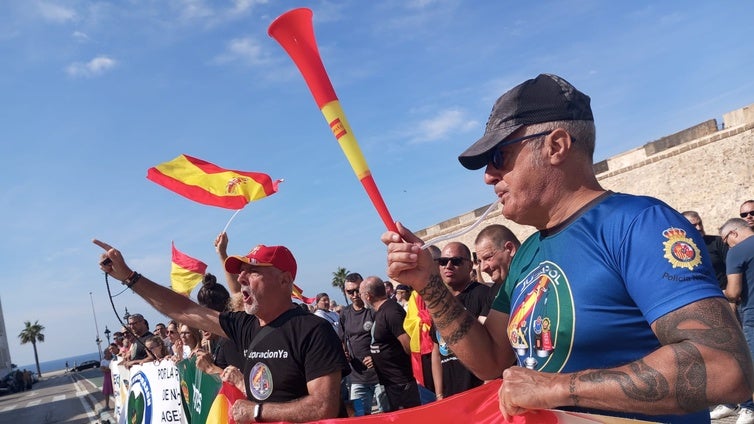 Policías y guardias civiles, de nuevo salen a la calle en Cádiz: «¡Luchamos por nuestra dignidad!»