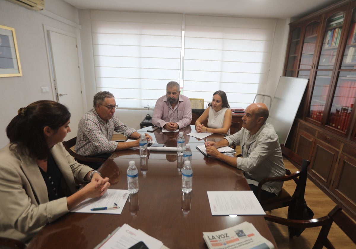 Veterinarios en el coloquio organizado por LA VOZ de Cádiz.