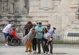 Fotos: Más de 8.000 turistas han llegado este jueves al puerto de Cádiz