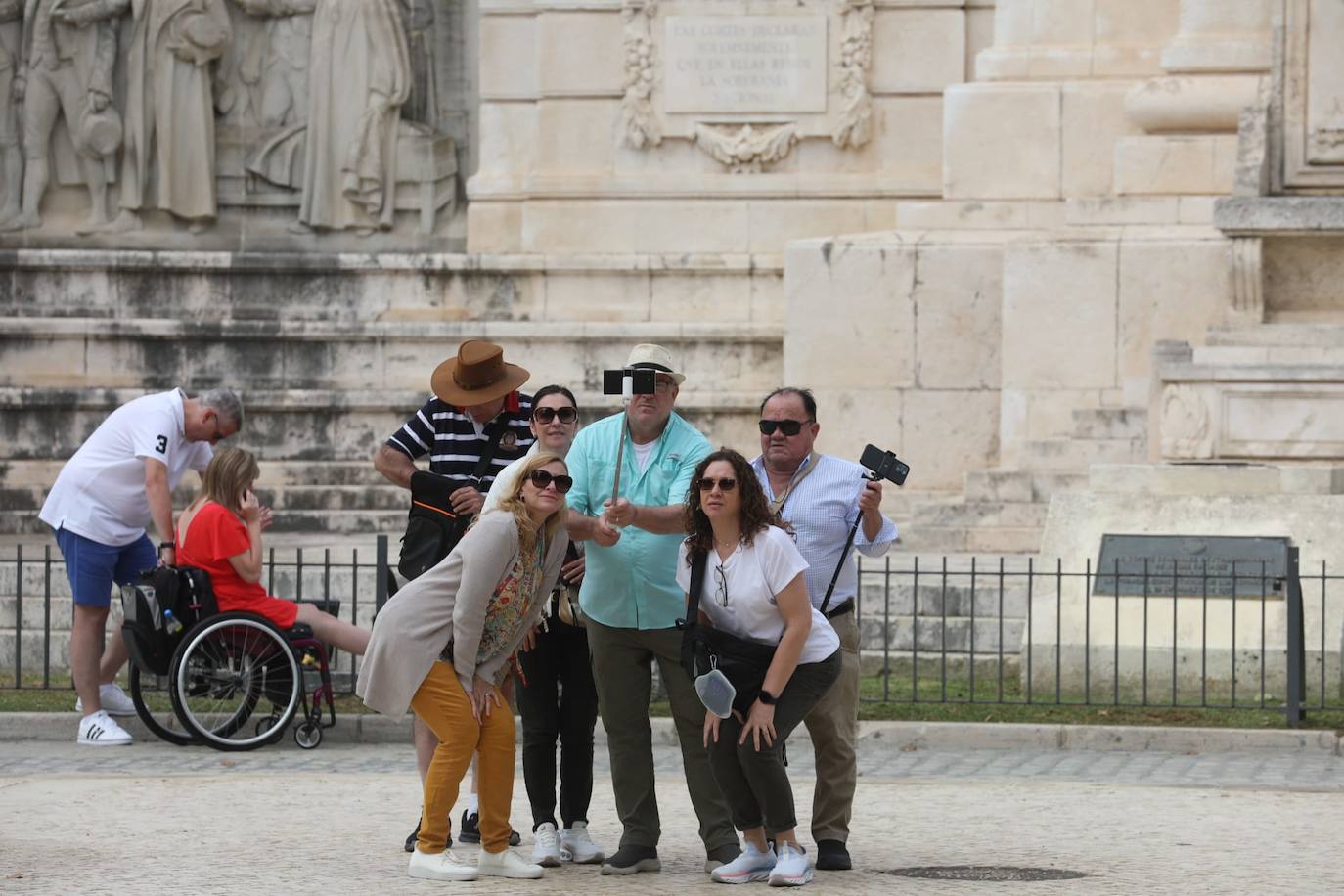 Fotos: Más de 8.000 turistas han llegado este jueves al puerto de Cádiz