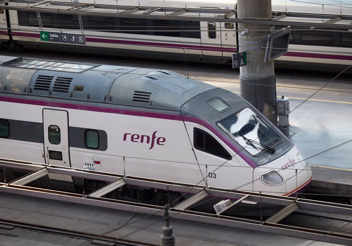 Renfe renueva los trenes del servicio Intercity Torre del Oro Cádiz-Barcelona.