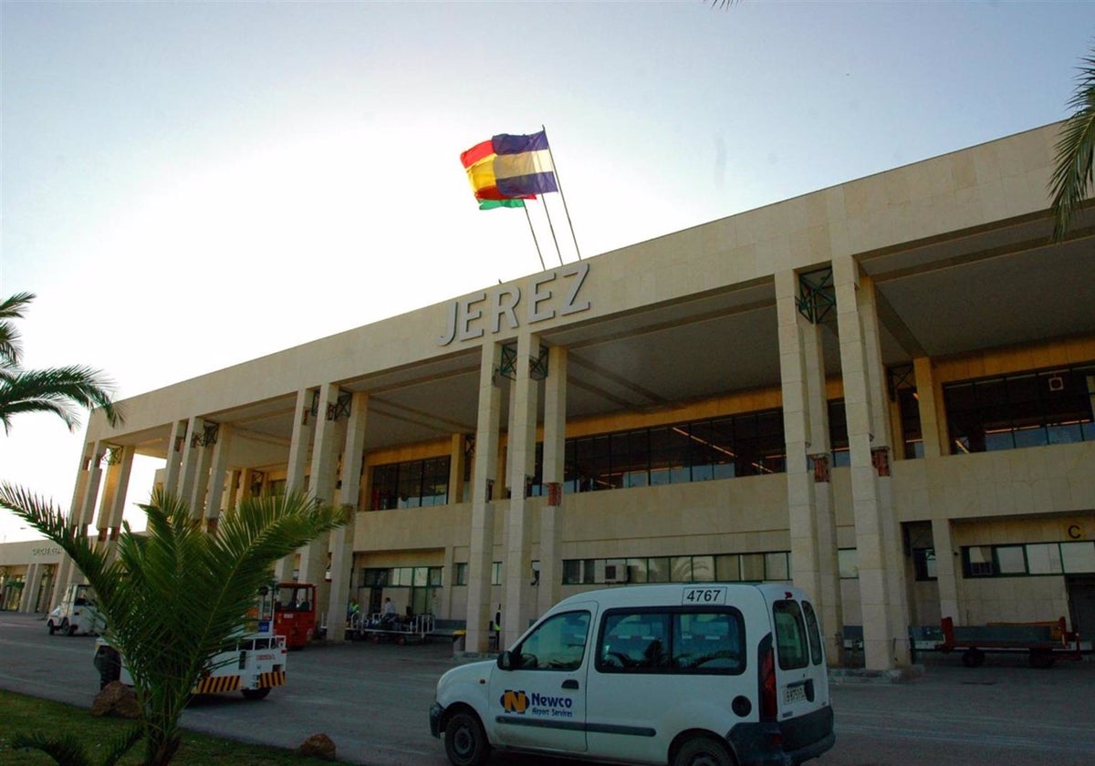 El PSOE exige a Iberia que habilite más vuelos en el aeropuerto de Jerez y pare los recortes de otoño