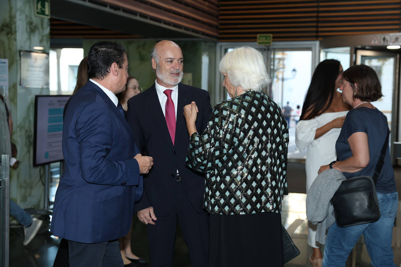 FOTOS: Los invitados a los Premios LA VOZ 2024 llegan al Parador de Cádiz (II)