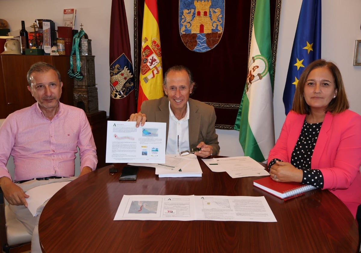 Chiclana retirará la arena acumulada en la canal de Sancti Petri y la llevará a la Barrosa