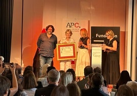 Paloma del Río recibe el premio Merello de la mano de la APC y la Fundación Cajasol