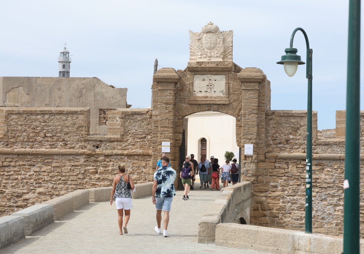 El Castillo de San Sebastián mantiene las puertas abiertas.