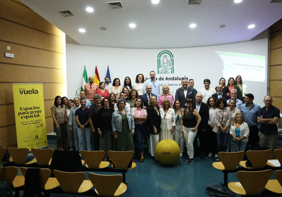 Foto de familia de las jornadas técnicas Vuela Meeting 2024 en Cádiz.