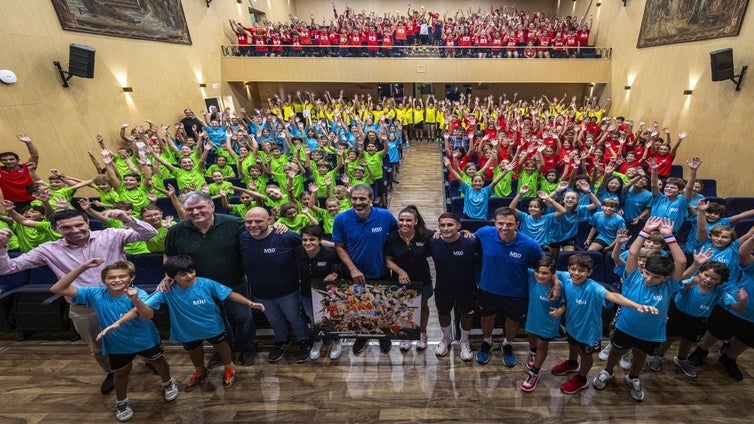 Fotos: los campeones llegan al Colegio San Felipe Neri