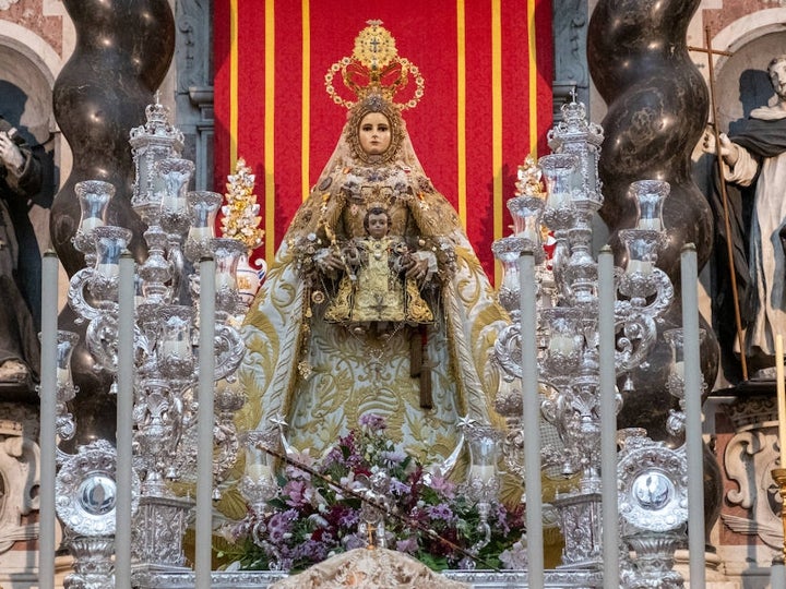 Fotos: Baño de nardos para la Virgen del Rosario de Cádiz