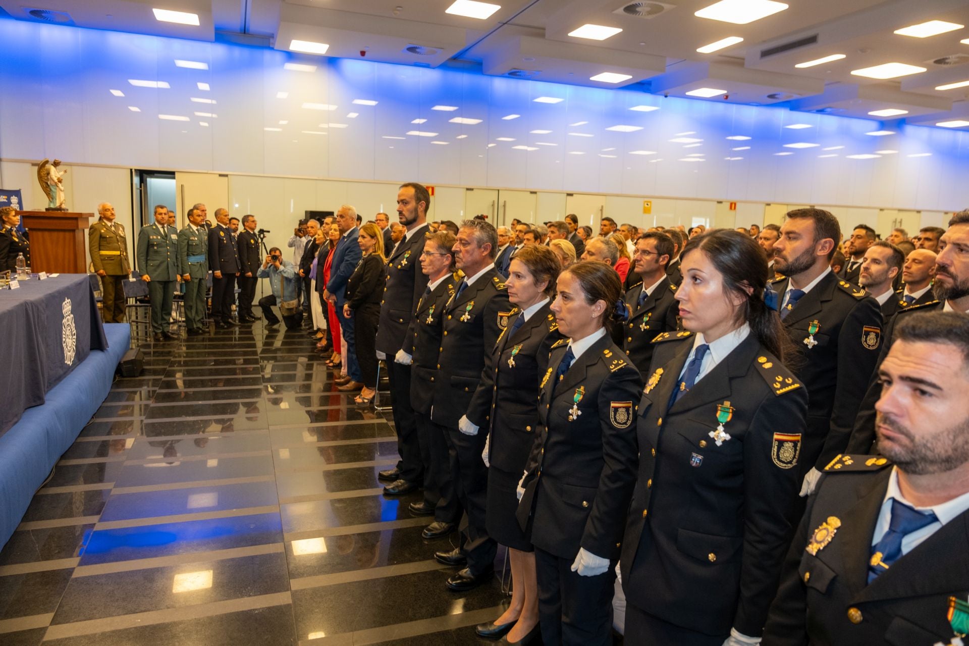 Fotos: Día de la Policía en Cádiz por los Santos Ángeles Custodios