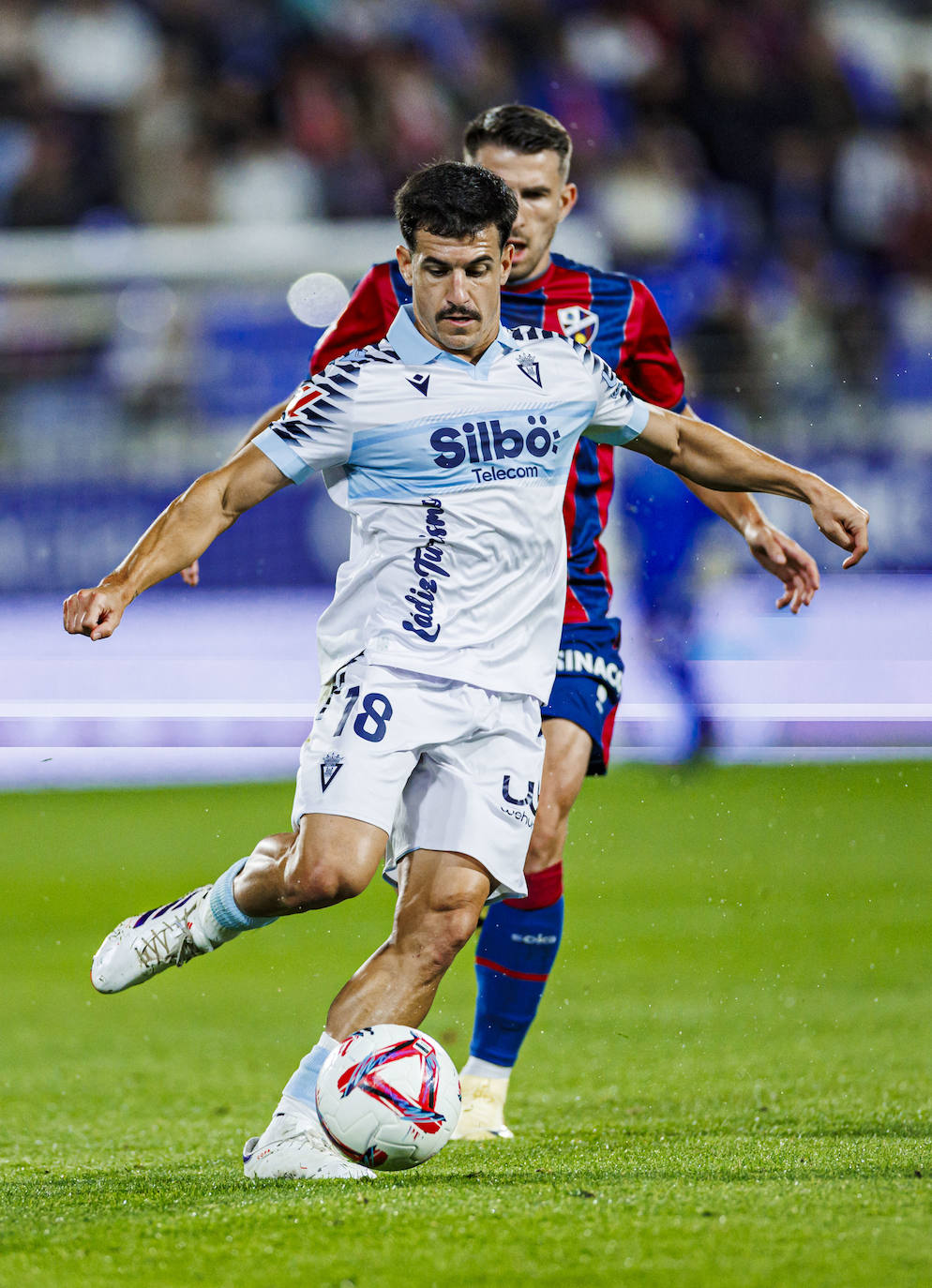 Fotos: Huesca - Cádiz CF en el estadio de El Alcoraz