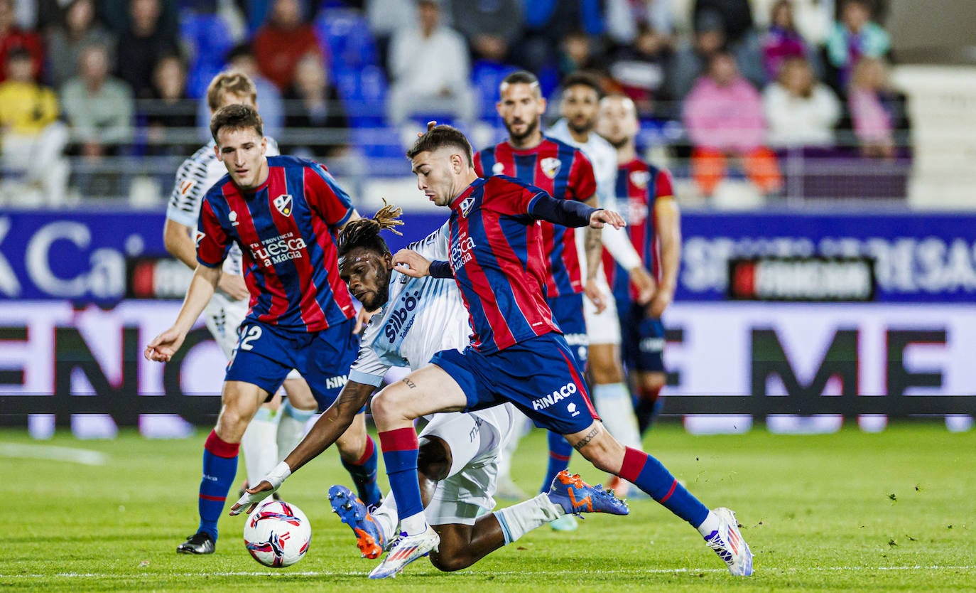 Fotos: Huesca - Cádiz CF en el estadio de El Alcoraz