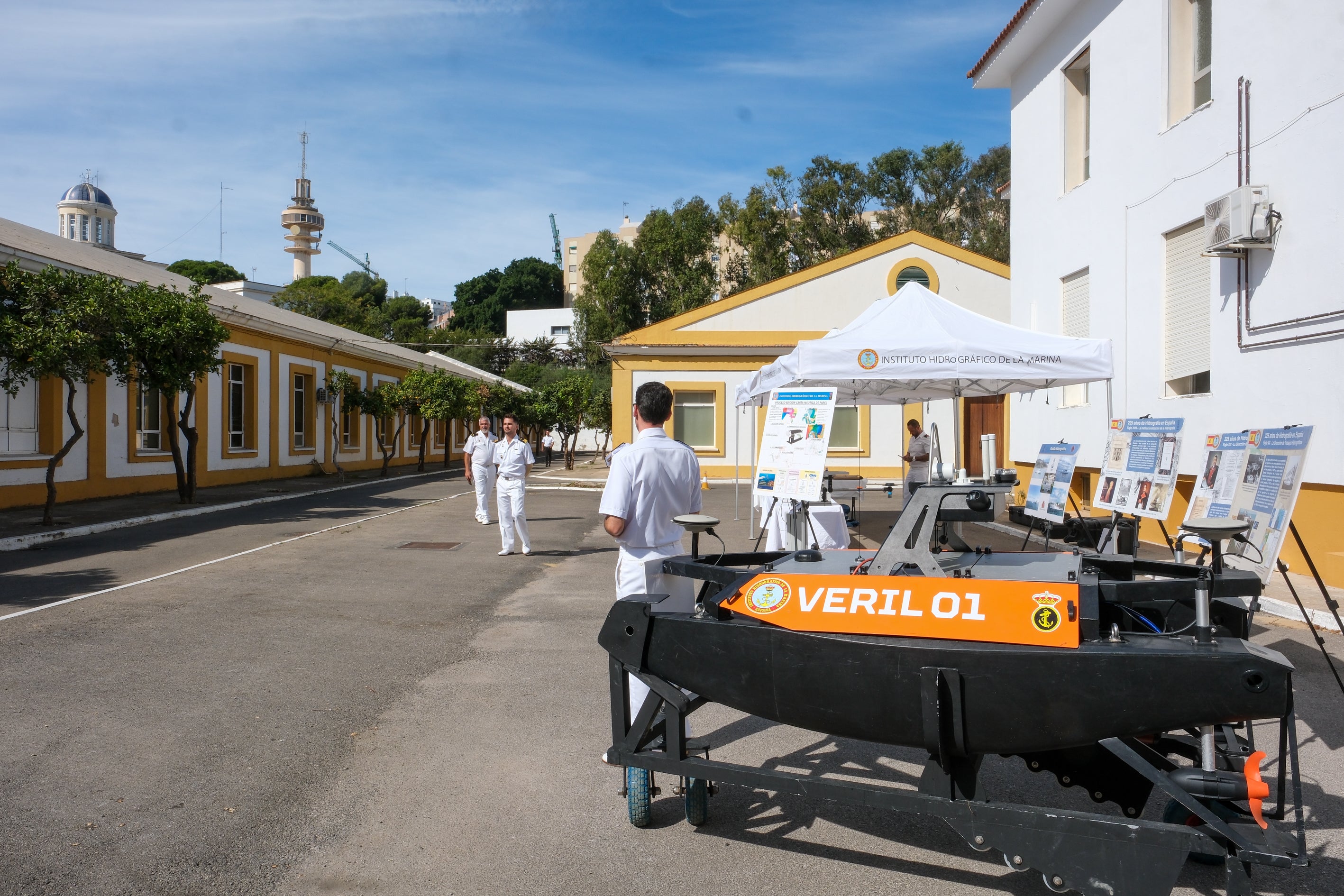 Fotos: Jornada de puertas abiertas en el Instituto Hidrográfico de la Marina de Cádiz