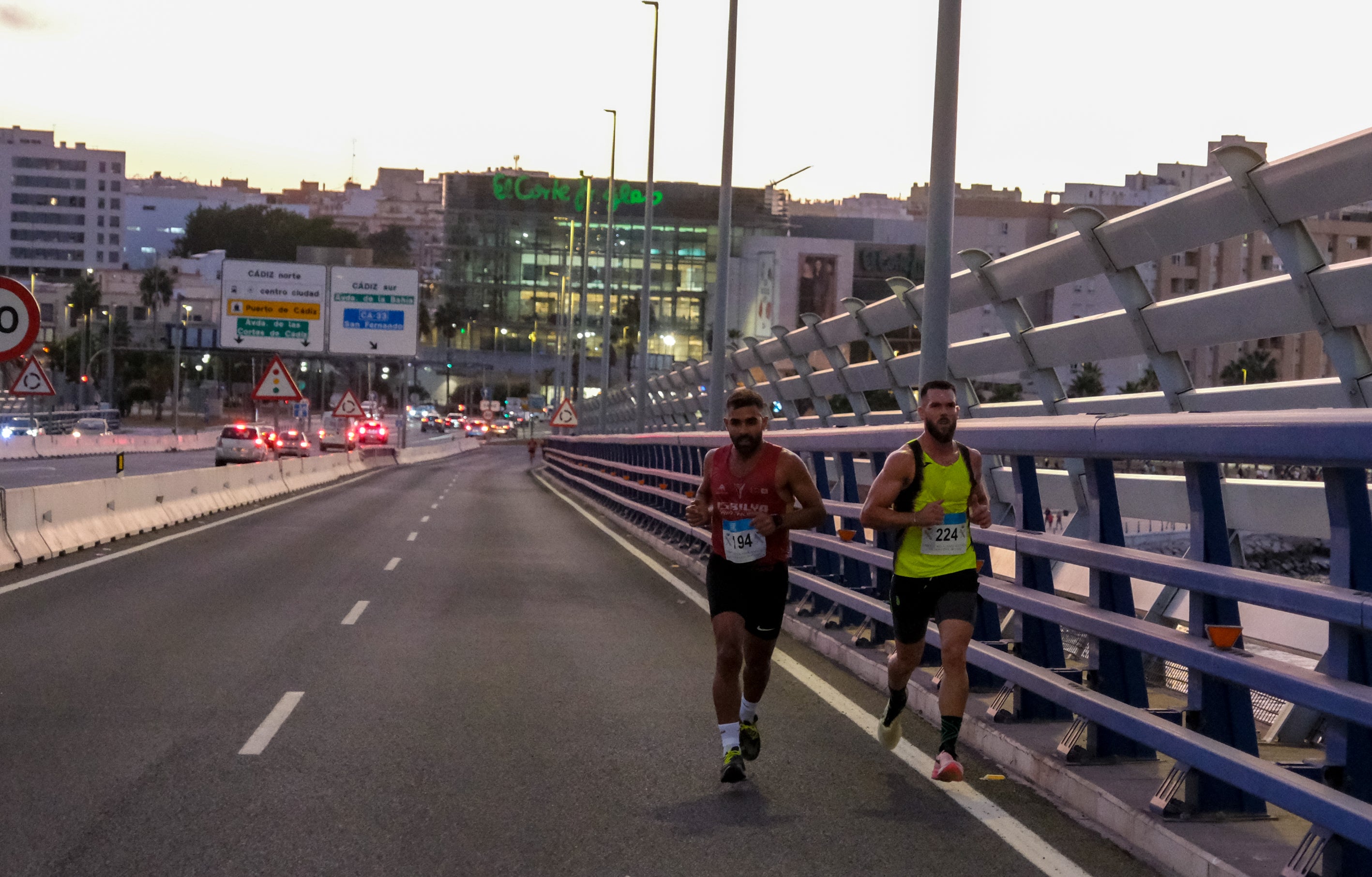 Fotos: IX Milla Verde Nocturna a beneficio de la Asociación de Down Cádiz