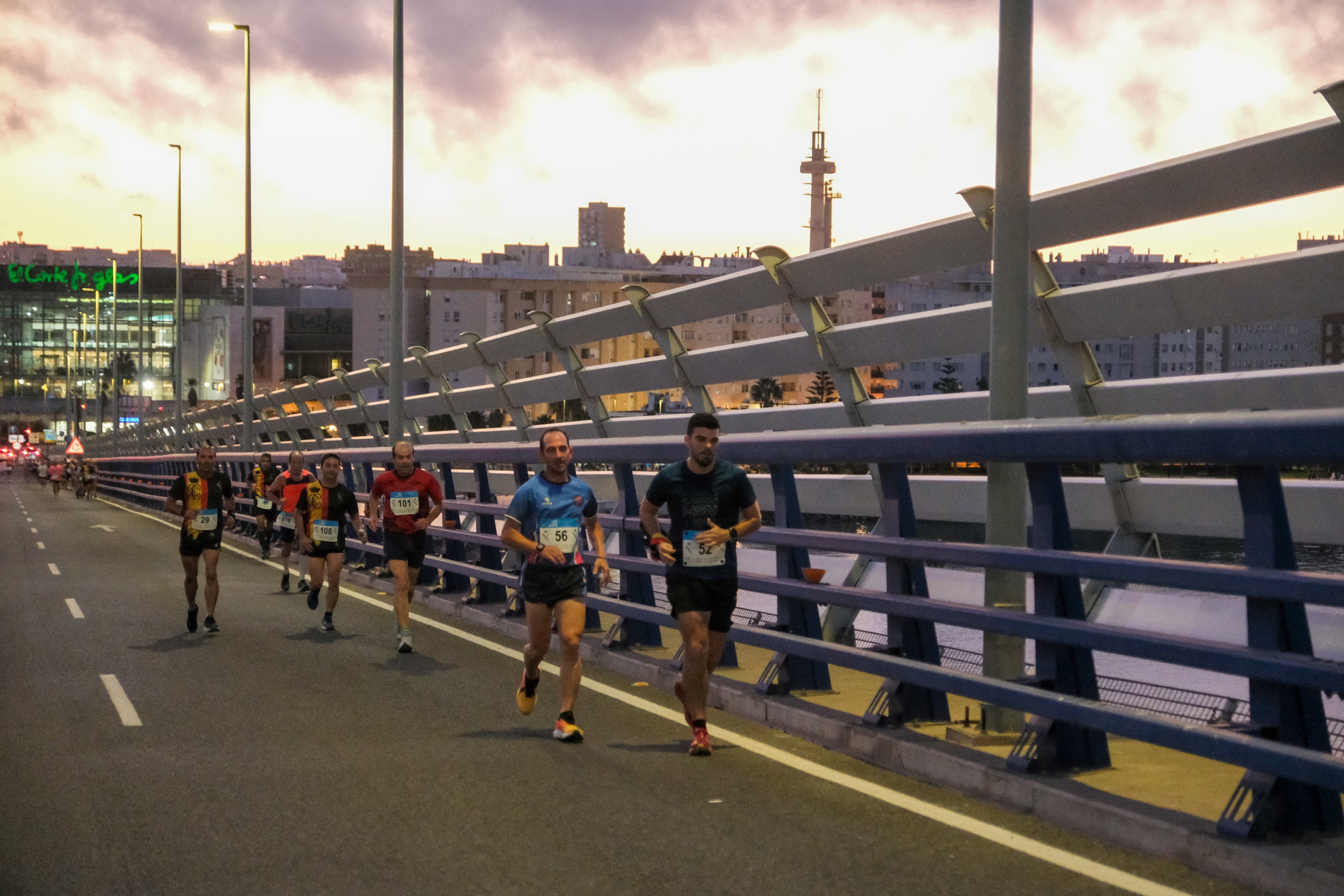 Fotos: IX Milla Verde Nocturna a beneficio de la Asociación de Down Cádiz