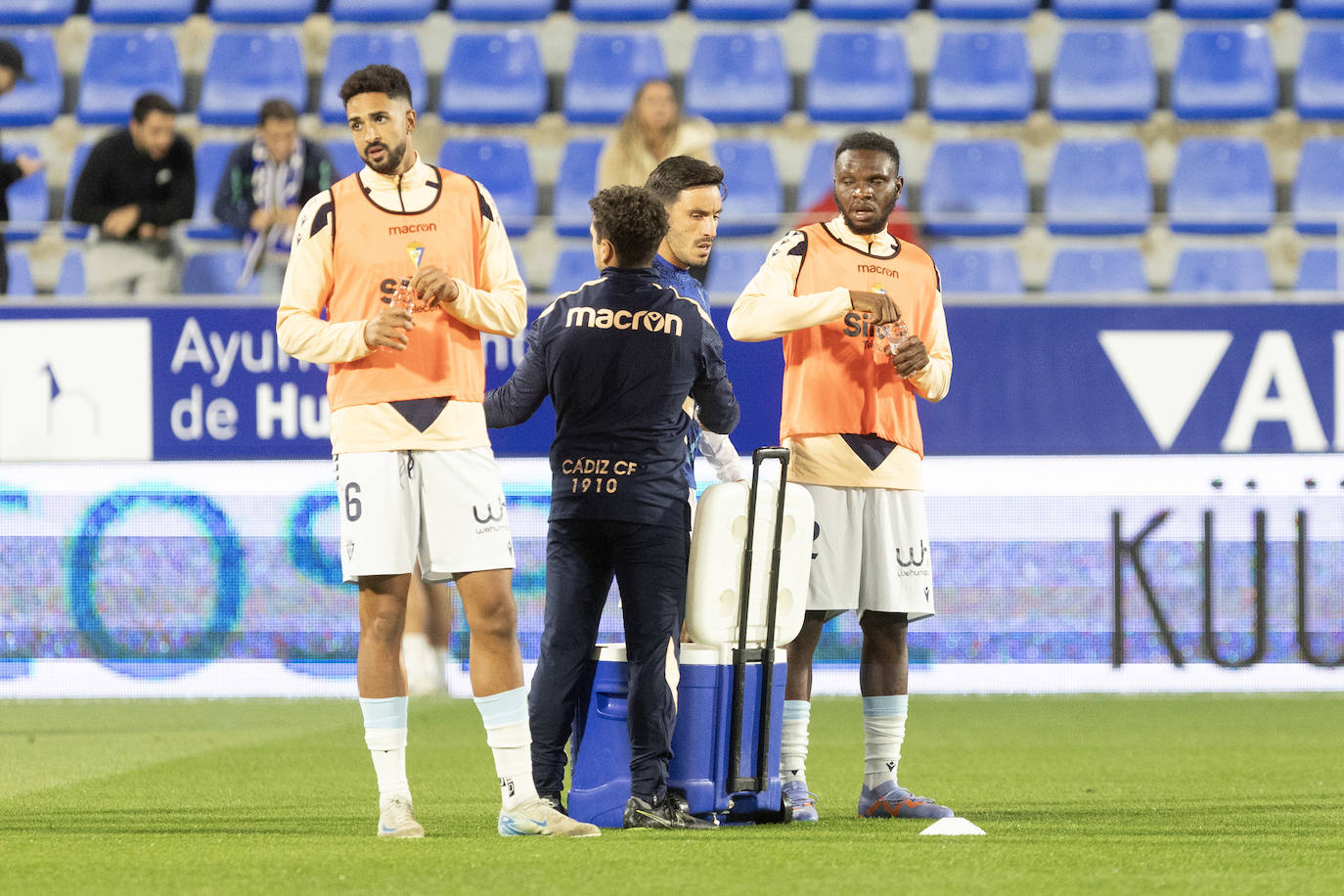 Fotos: Huesca - Cádiz CF en el estadio de El Alcoraz