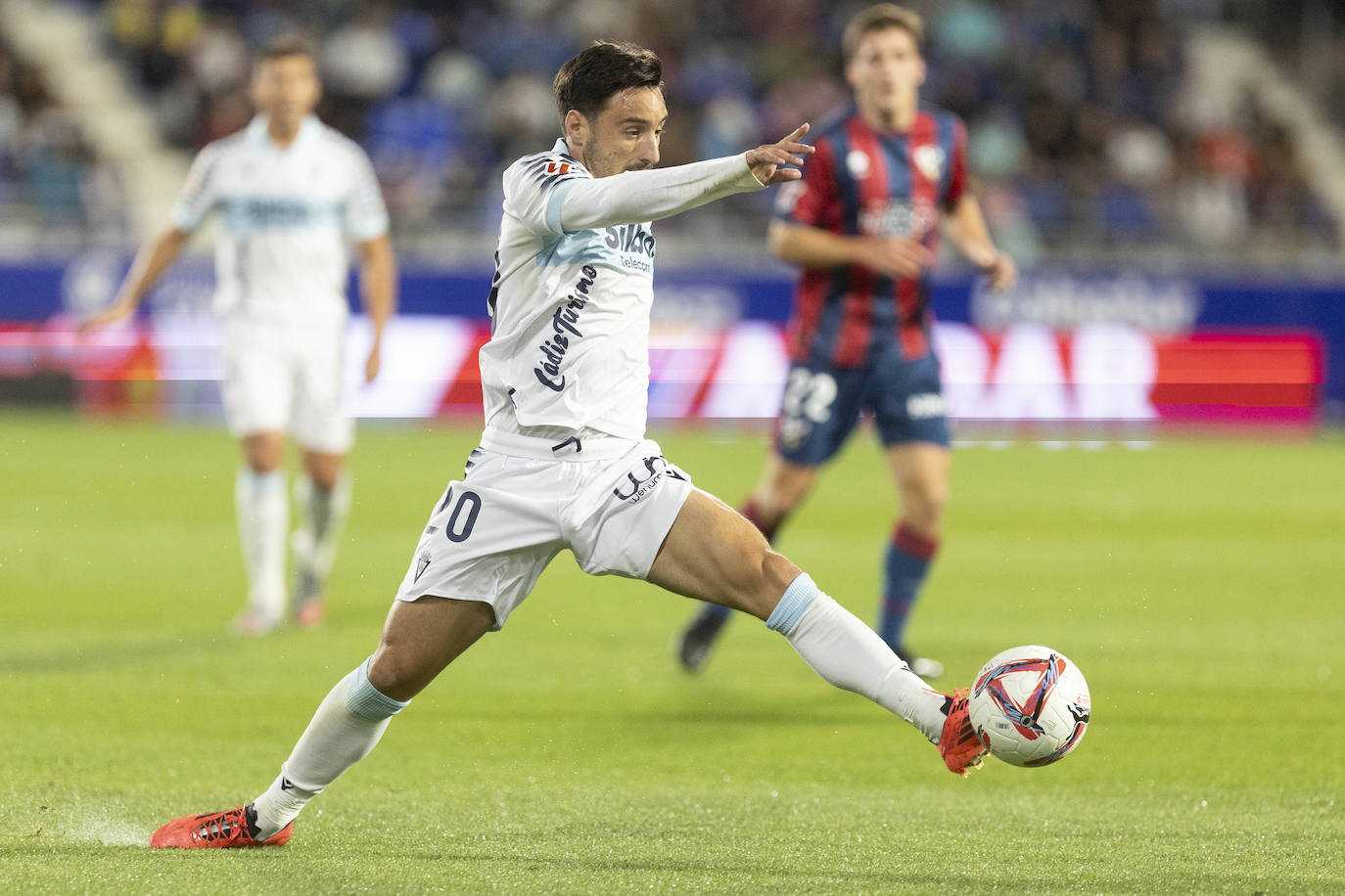 Fotos: Huesca - Cádiz CF en el estadio de El Alcoraz