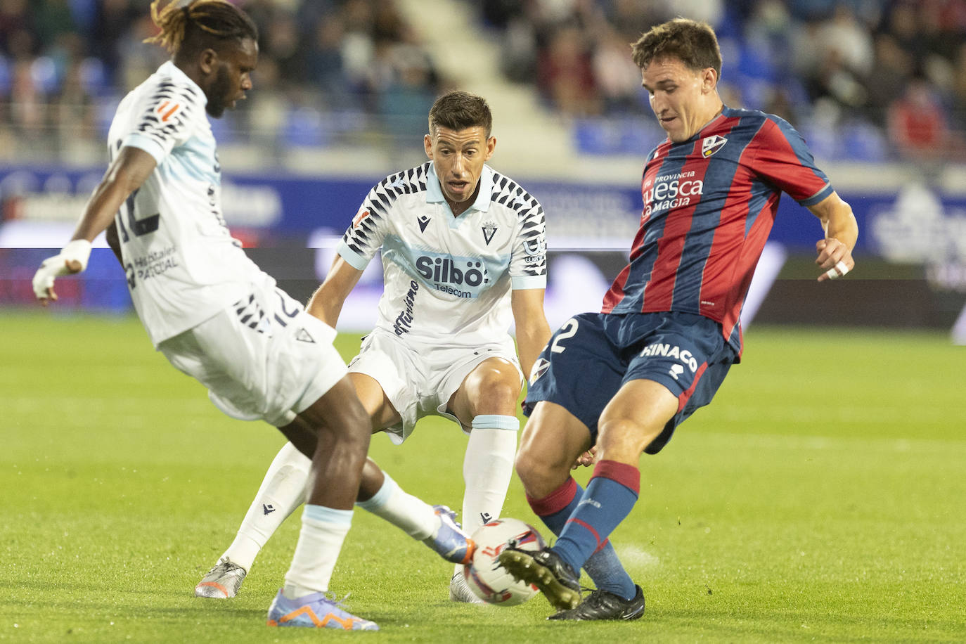 Fotos: Huesca - Cádiz CF en el estadio de El Alcoraz