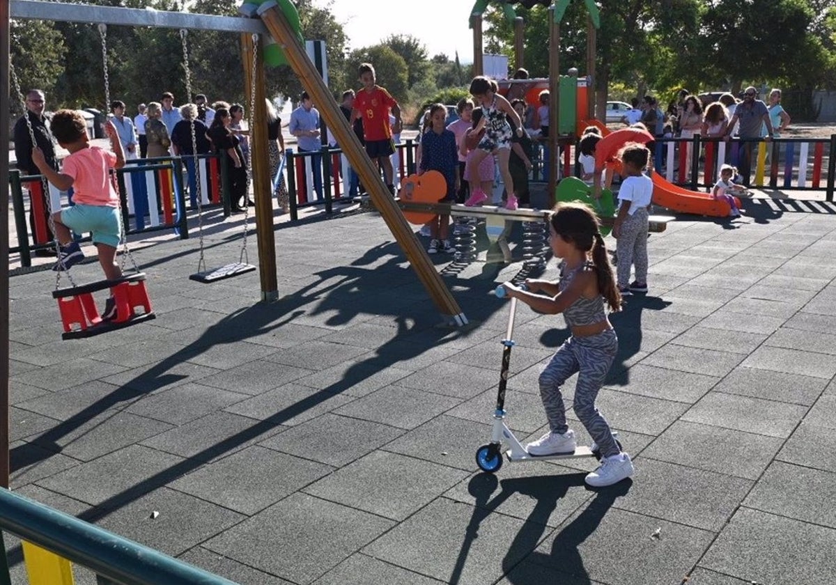 el nuevo parque infantil 'Juana, la Partera' inaugurado en La Guareña