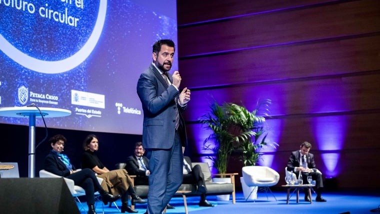 Fran González, delegado de la Zona Franca de Cádiz, durante la presentación del proyecto Incubazul